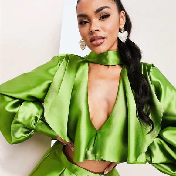 Elegant Green Satin Skort Set - Picture 2 of 4